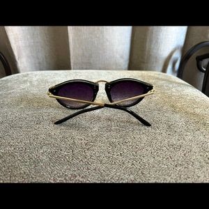 Hi ladies,this is one of my nice eyeglass for women. With black brown color.